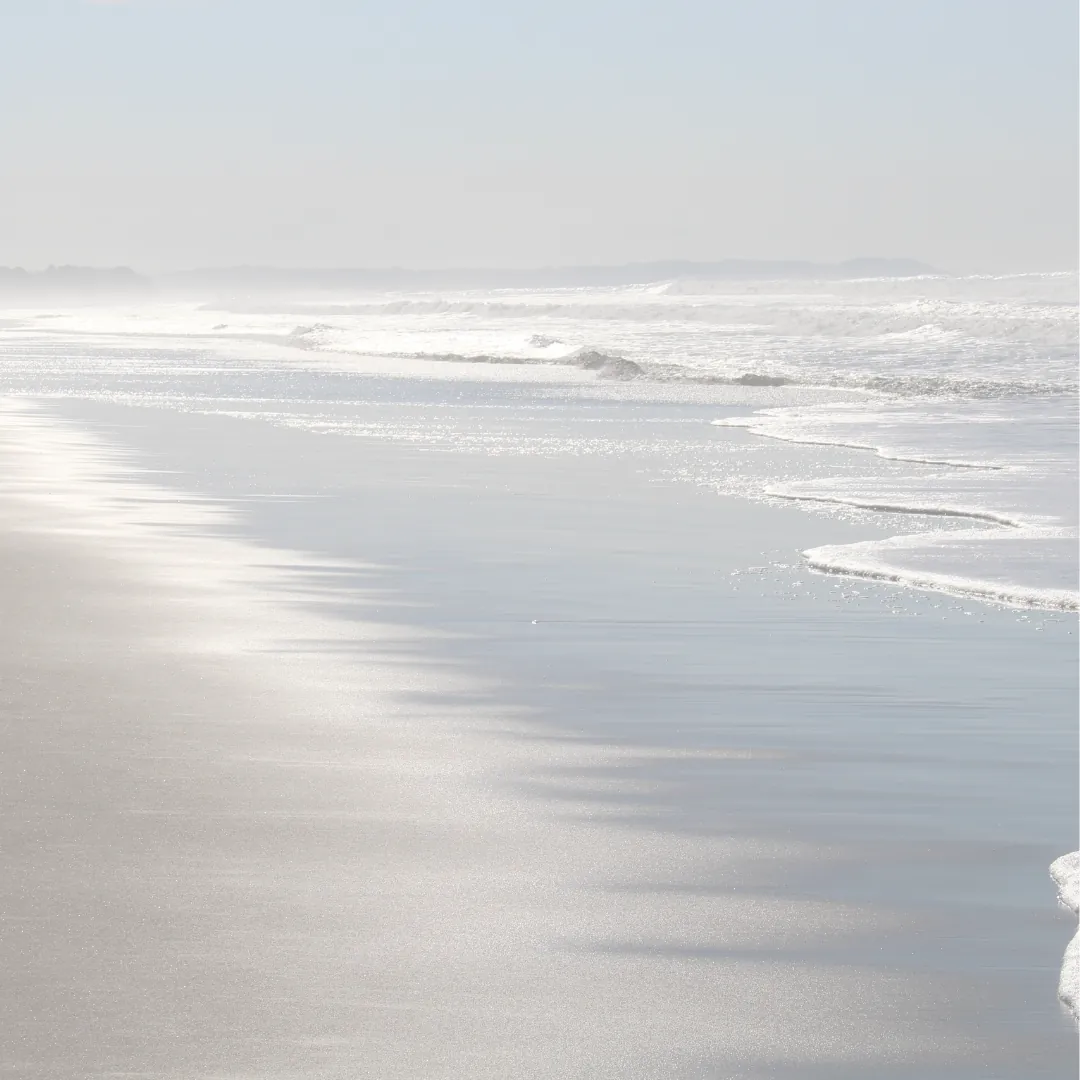 Plage lumineuse — la lumière sur l'eau